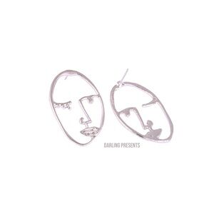Etched Face Wink Earrings Women Color Silver